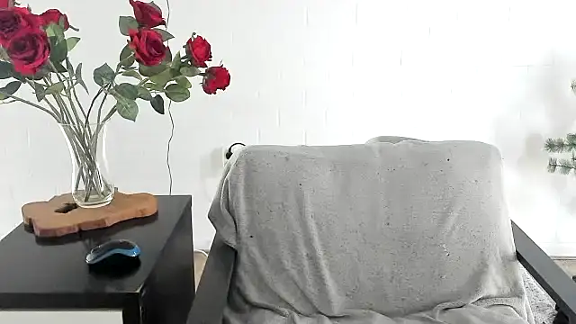 Snapshot of MendiPetite chatting on 3, 4, 2026 MendiPetite online show from 3, 4, 2026