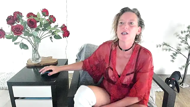 MendiPetite online show from 10, 5, 2026