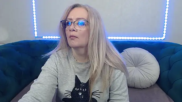 IvanaCharm online show from 4, 5, 2026