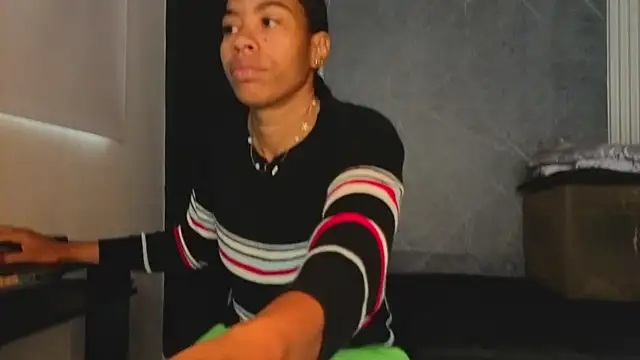 Snapshot of YummyDuooo chatting on 7, 10, 2025 YummyDuooo online show from 7, 10, 2025