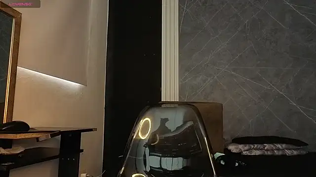 Snapshot of YummyDuooo chatting on 14, 11, 2025 YummyDuooo online show from 14, 11, 2025