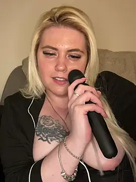 Snapshot of Blondiee3088 chatting on 7, 3, 2025 Blondiee3088 online show from 7, 3, 2025
