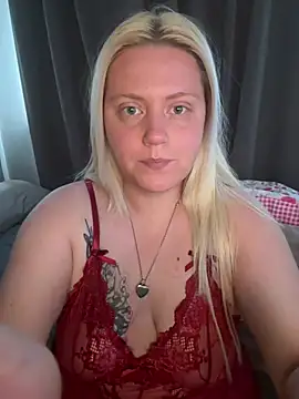 Snapshot of Blondiee3088 chatting on 4, 8, 2026 Blondiee3088 online show from 4, 8, 2026