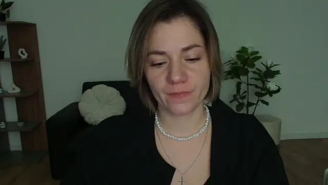 Snapshot of MariaSttone chatting on 4, 12, 2024 MariaSttone online show from 4, 12, 2024