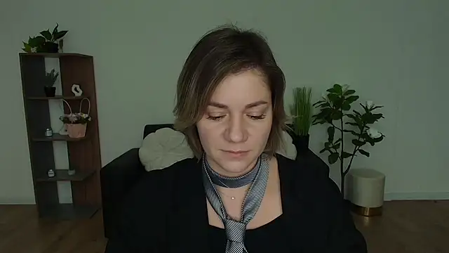 Snapshot of MariaSttone chatting on 10, 12, 2024 MariaSttone online show from 10, 12, 2024