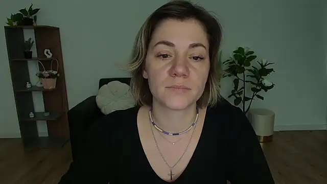 Snapshot of MariaSttone chatting on 11, 12, 2024 MariaSttone online show from 11, 12, 2024