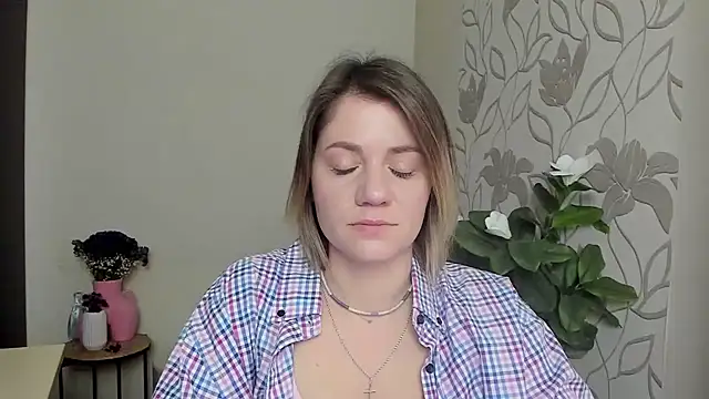 Snapshot of MariaSttone chatting on 9, 3, 2025 MariaSttone online show from 9, 3, 2025