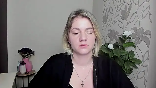 Snapshot of MariaSttone chatting on 10, 3, 2025 MariaSttone online show from 10, 3, 2025