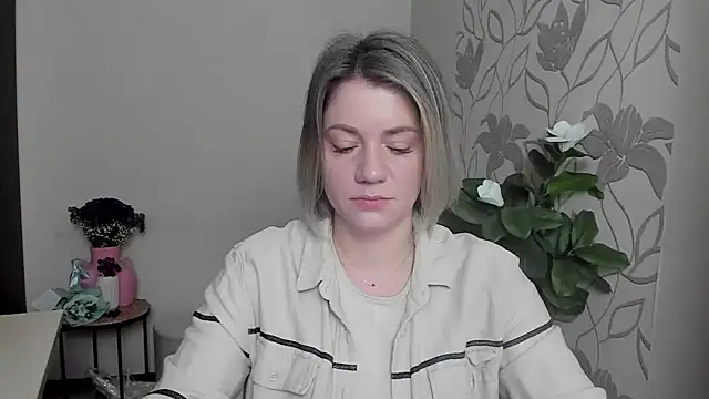 Snapshot of MariaSttone chatting on 13, 3, 2025 MariaSttone online show from 13, 3, 2025
