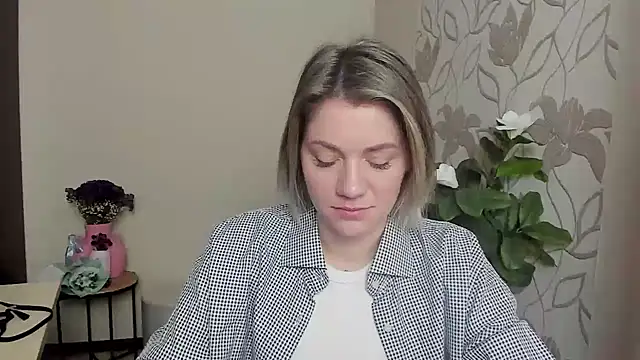 Snapshot of MariaSttone chatting on 15, 3, 2025 MariaSttone online show from 15, 3, 2025