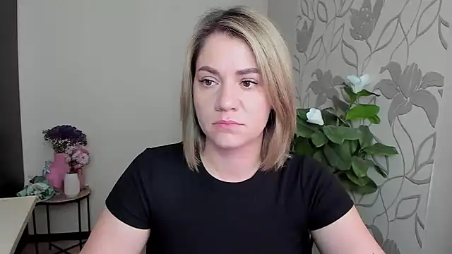 Snapshot of MariaSttone chatting on 16, 9, 2025 MariaSttone online show from 16, 9, 2025