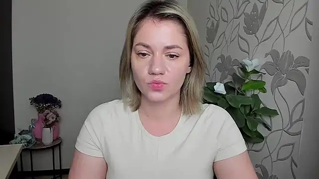 Snapshot of MariaSttone chatting on 28, 9, 2025 MariaSttone online show from 28, 9, 2025