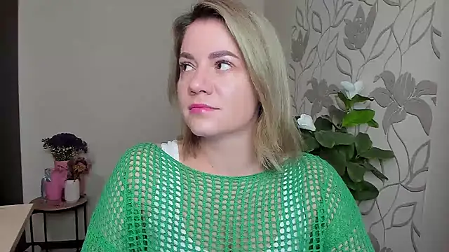 Snapshot of MariaSttone chatting on 30, 9, 2025 MariaSttone online show from 30, 9, 2025
