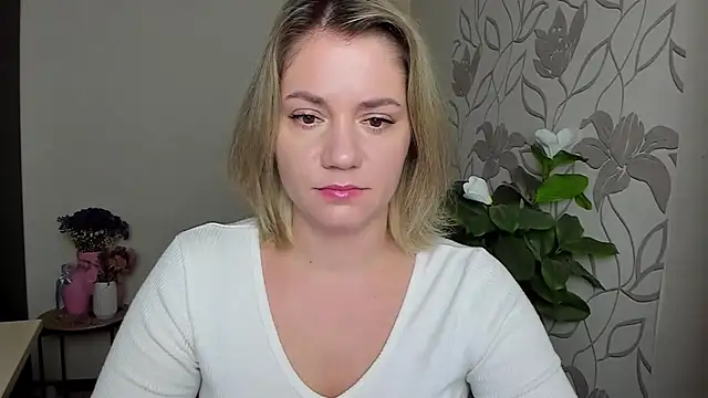 Snapshot of MariaSttone chatting on 3, 10, 2025 MariaSttone online show from 3, 10, 2025