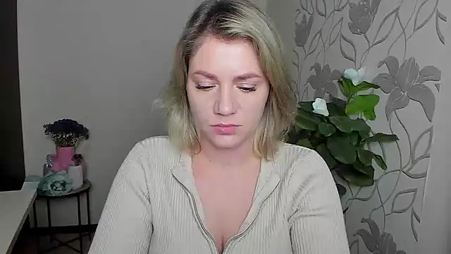 Snapshot of MariaSttone chatting on 7, 10, 2025 MariaSttone online show from 7, 10, 2025