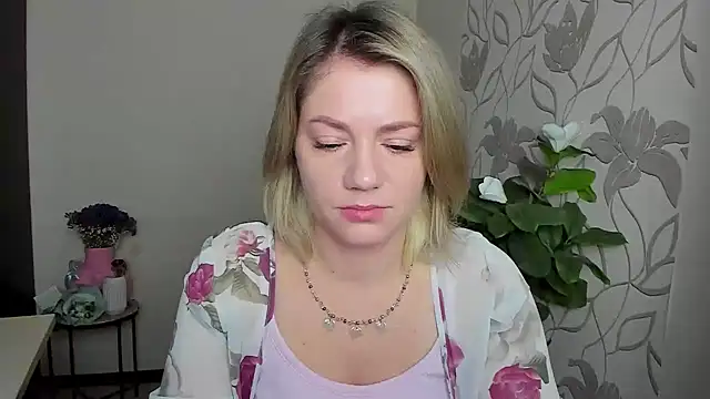 Snapshot of MariaSttone chatting on 10, 10, 2025 MariaSttone online show from 10, 10, 2025