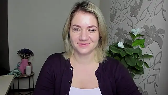 Snapshot of MariaSttone chatting on 13, 10, 2025 MariaSttone online show from 13, 10, 2025