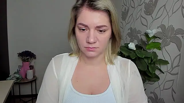 Snapshot of MariaSttone chatting on 25, 10, 2025 MariaSttone online show from 25, 10, 2025