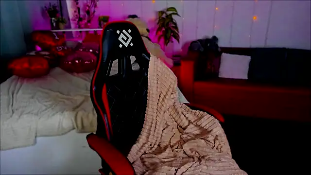 Makima lee online show from 15, 2, 2025