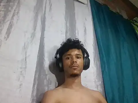 Snapshot of Luckbigcock64 chatting on 30, 12, 2024 Luckbigcock64 online show from 30, 12, 2024