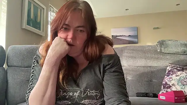 curvy-milf-abbie online show from 17, 2, 2026