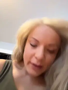 Snapshot of EllaSnow chatting on 9, 4, 2026 EllaSnow online show from 9, 4, 2026