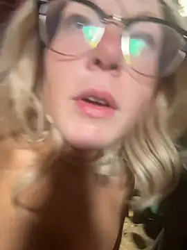 Snapshot of EllaSnow chatting on 14, 4, 2026 EllaSnow online show from 14, 4, 2026