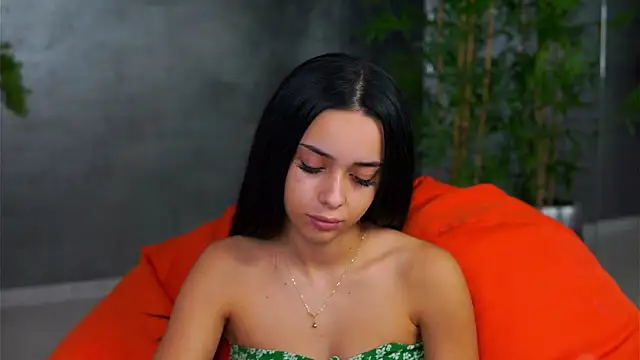 Snapshot of CherrySelena chatting on 24, 10, 2025 CherrySelena online show from 24, 10, 2025