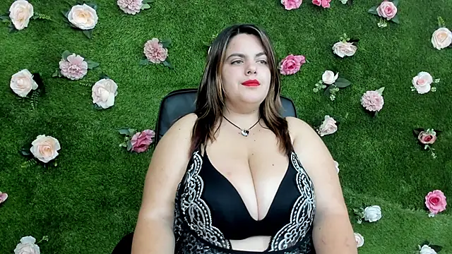 Huge Titties  online show from 14, 9, 2025