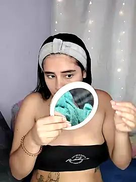 Snapshot of Emma__Williams chatting on 13, 12, 2024 Emma Williams online show from 13, 12, 2024