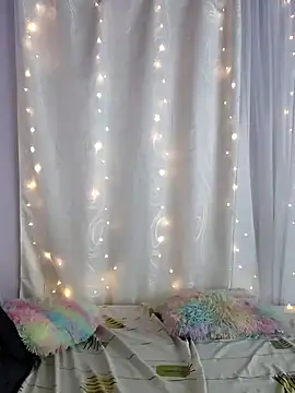 Snapshot of Emma__Williams chatting on 15, 12, 2024 Emma Williams online show from 15, 12, 2024