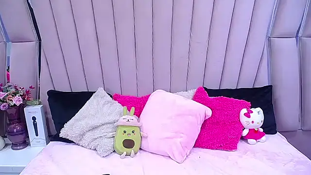 nathalia pink online show from 6, 11, 2025