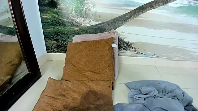 Snapshot of Mieldeluna chatting on 8, 12, 2024 Mieldeluna online show from 8, 12, 2024