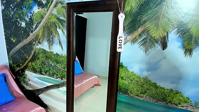 Snapshot of Mieldeluna chatting on 4, 1, 2025 Mieldeluna online show from 4, 1, 2025