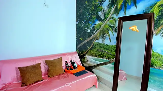 Snapshot of Mieldeluna chatting on 8, 1, 2025 Mieldeluna online show from 8, 1, 2025