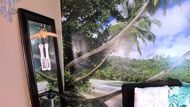 Snapshot of Mieldeluna chatting on 9, 2, 2025 Mieldeluna online show from 9, 2, 2025