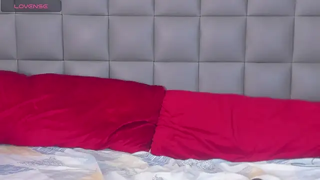 Snapshot of honey_moonts chatting on 15, 2, 2025 honey moonts online show from 15, 2, 2025