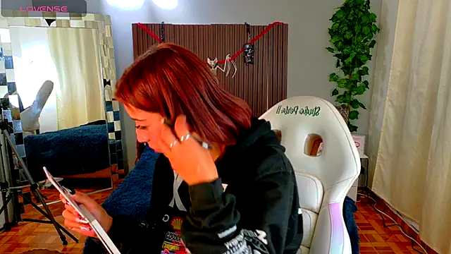 Snapshot of Scarllett_BDSM chatting on 27, 10, 2025 Scarllett BDSM online show from 27, 10, 2025