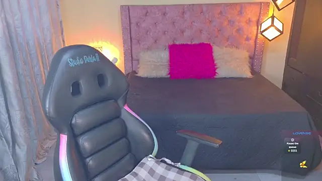 Snapshot of Scarllett_BDSM chatting on 16, 11, 2025 Scarllett BDSM online show from 16, 11, 2025