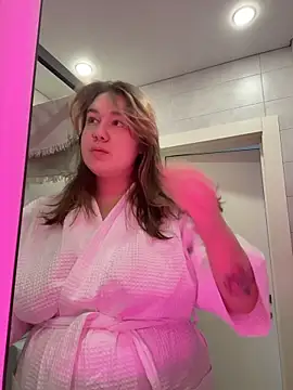 Snapshot of SuzieMurray chatting on 7, 2, 2026 SuzieMurray online show from 7, 2, 2026