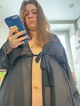 Snapshot of SuzieMurray chatting on 12, 3, 2026 SuzieMurray online show from 12, 3, 2026