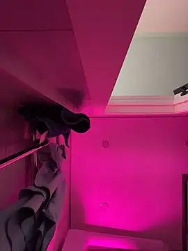 Snapshot of SuzieMurray chatting on 9, 4, 2026 SuzieMurray online show from 9, 4, 2026