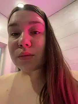 Snapshot of SuzieMurray chatting on 11, 4, 2026 SuzieMurray online show from 11, 4, 2026