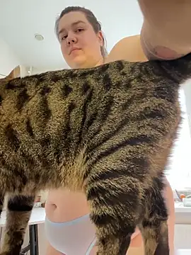 Snapshot of SuzieMurray chatting on 15, 4, 2026 SuzieMurray online show from 15, 4, 2026