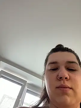 Snapshot of SuzieMurray chatting on 22, 4, 2026 SuzieMurray online show from 22, 4, 2026