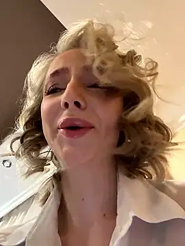 Snapshot of CaseyStar chatting on 3, 12, 2024 CaseyStar online show from 3, 12, 2024