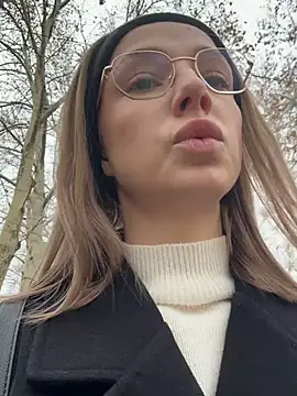 Snapshot of CaseyStar chatting on 12, 1, 2025 CaseyStar online show from 12, 1, 2025