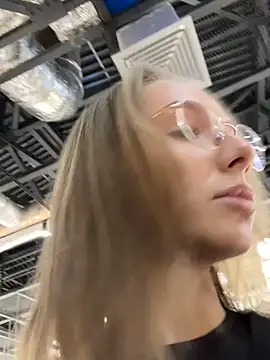 Snapshot of CaseyStar chatting on 17, 1, 2025 CaseyStar online show from 17, 1, 2025