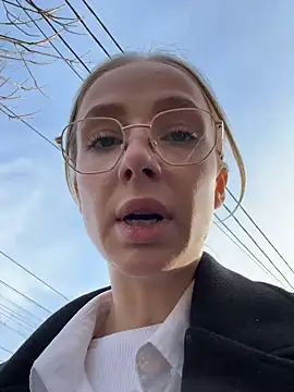 Snapshot of CaseyStar chatting on 2, 2, 2025 CaseyStar online show from 2, 2, 2025