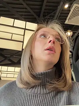 Snapshot of CaseyStar chatting on 9, 2, 2025 CaseyStar online show from 9, 2, 2025